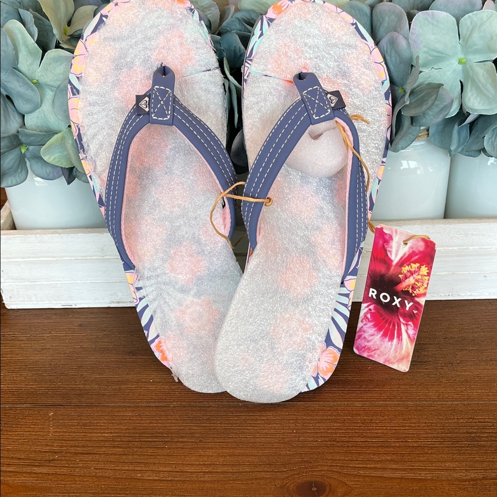NWT Roxy RG Vista Loreto Girls Purple and Pink Floral Sandal Flip Flops Size 4